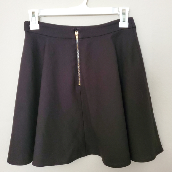 Black Flowy Mini-Skirt - Picture 6 of 6